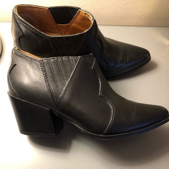 Aldo shoe booties. Colour black. Size 6 - Picture 1 of 5